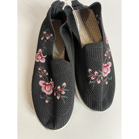 Women's embroidered black canvas slip on shoes size‎ 5.5 new - Picture 2 of 5